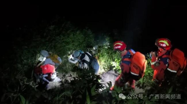 7名驴友夜困十万大山 多部门连夜搜救成功