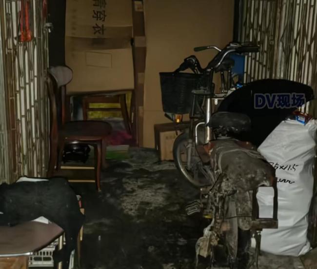 小区臭气熏天 记者现场“yue”不停 探访引发广泛关注