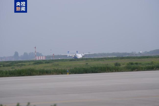 中国自研“无人飞行卡车”首飞成功