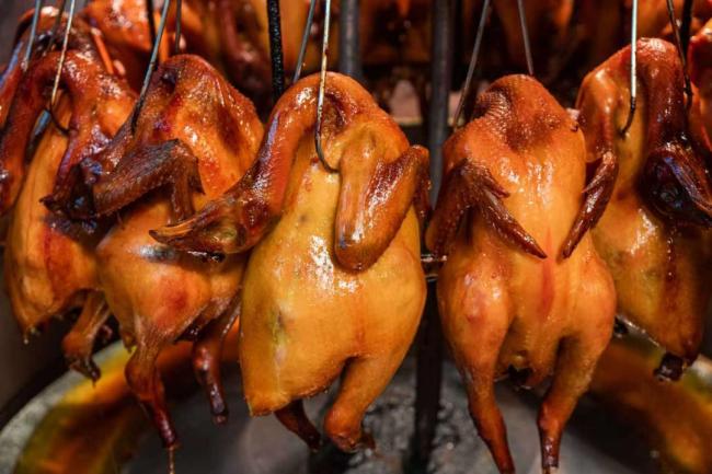 以莫氏鸡煲为核心的美食街区初具雏形 真实感引领美食热潮