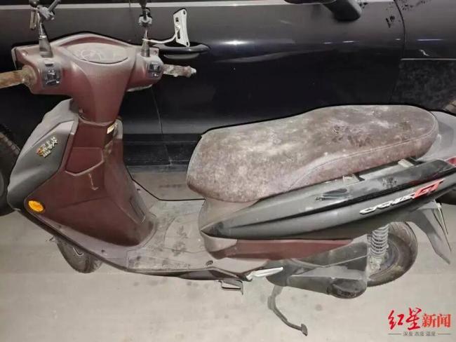 沪A牌照摩托车将法拍 车牌估值48万 稀有车牌引关注