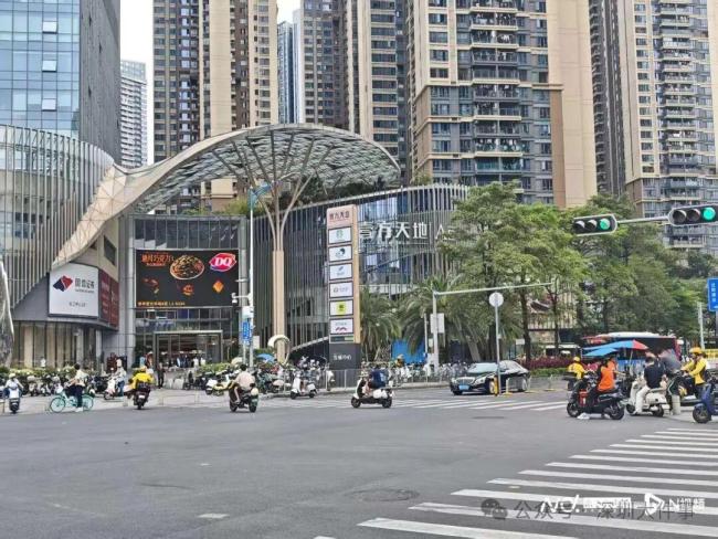 深圳一楼盘引发深夜抢购 降价促销引购房者蜂拥