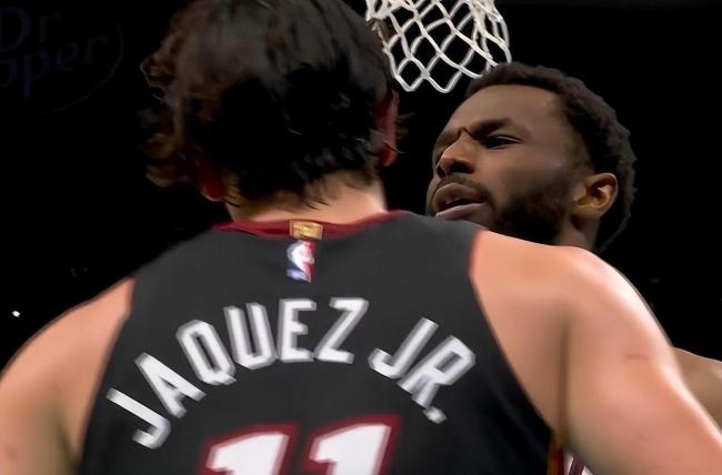 83分先生伤退，维金斯难救主 争议动作蒙阴影