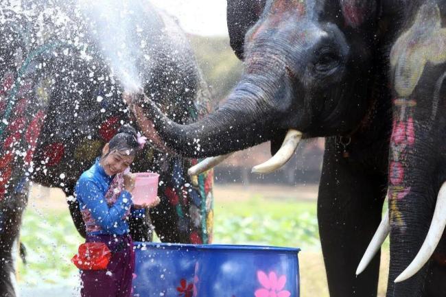 RIIZE去泰国过泼水节了