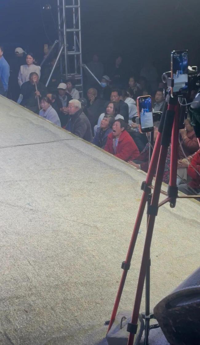 剧团演《清风亭》多次看哭观众