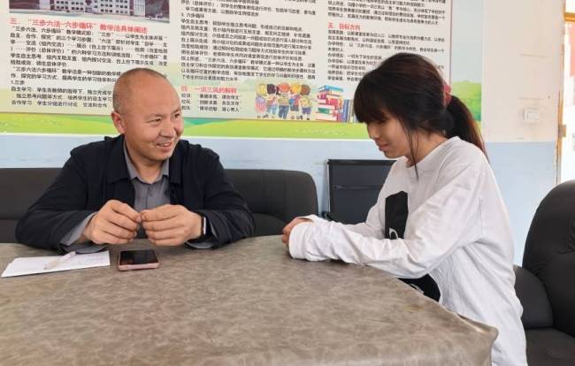 两次心梗仍坚守讲台的乡村校长 以校为家育桃李