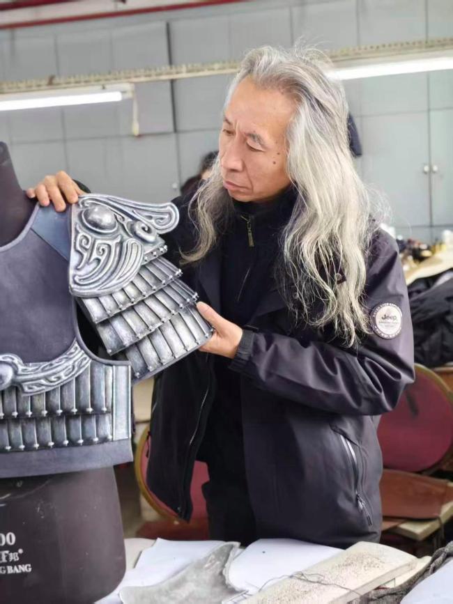 何润东项羽造型亮相苏超 经典铠甲再现赛场