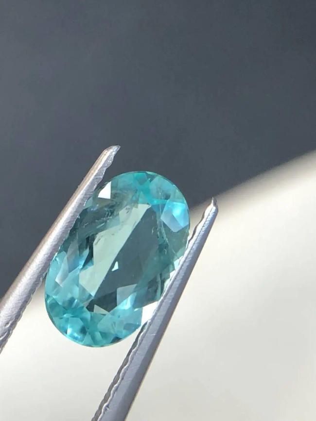 快递员失手摔坏价值2.4万元蓝宝石 全额赔付达成一致