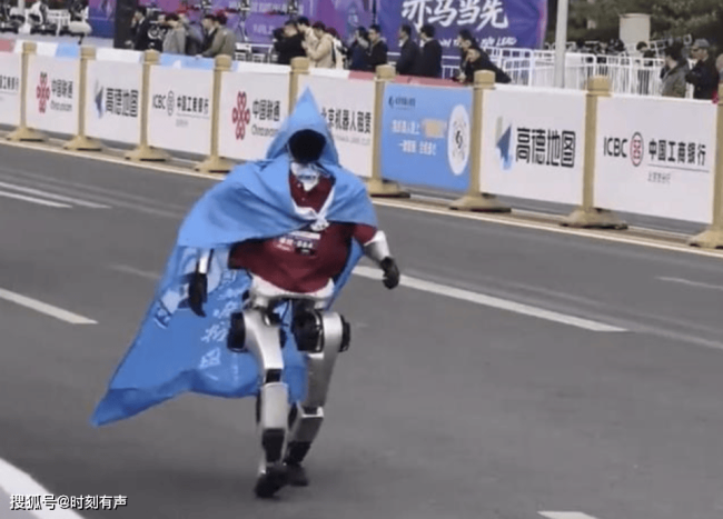 在馬拉松賽道上,人類成了