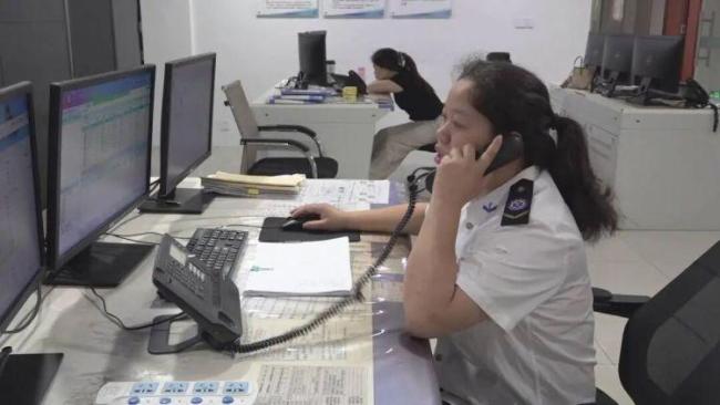 学生上课时突然倒地 120指导急救