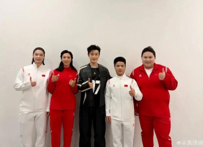 黄晓明晒图：一张含金量极高的合影 引发全网热议