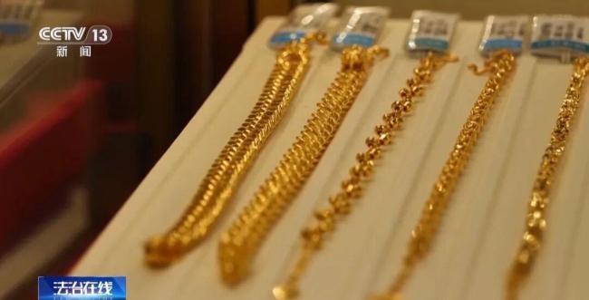 偷商场1800克金饰自以为天衣无缝 商场安防记录全程