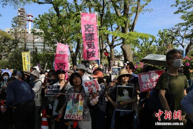 日本超3万人国会周边抗议 反对破坏和平宪法