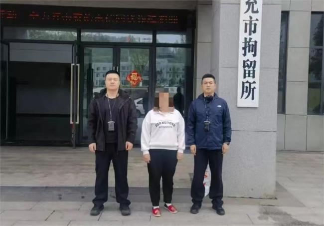 女子为给孩子改名买假证被拘