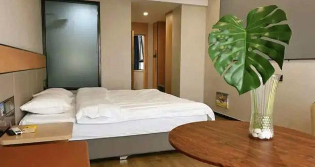 民宿疑有针孔摄像头直播住客报警 学生隐私遭泄露引发关注