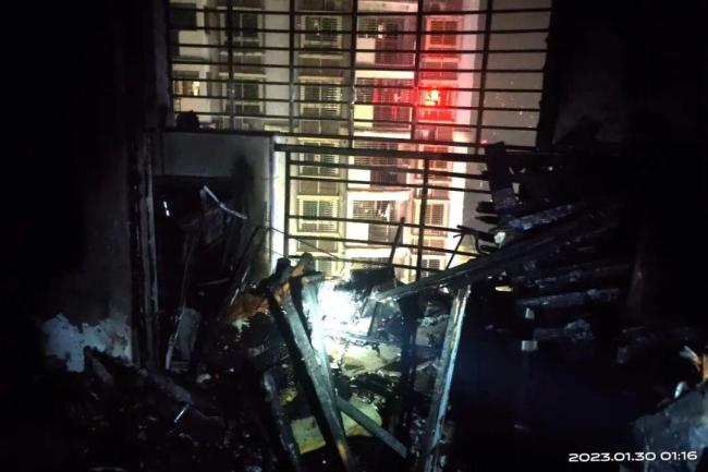 一对老夫妇3年里烧掉2套房 杂物堆积惹祸