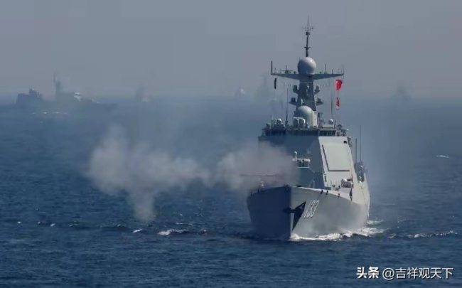 解放军052D开到了日本家门口 展示坚定决心