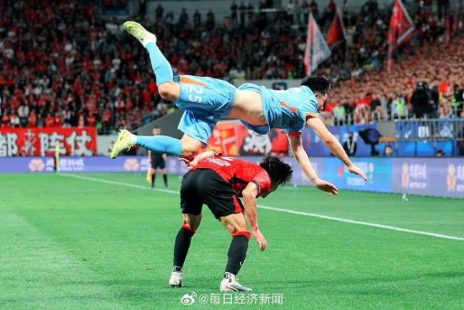 成都2-1逆转云南 费利佩制胜 索罗金扳平助胜利