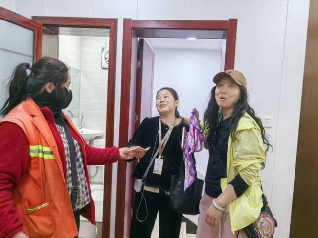 游客捡到300环卫城管寻失主