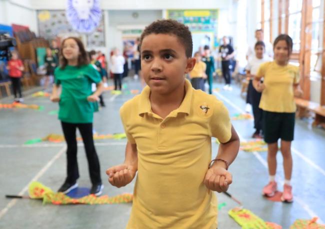 英国终身禁烟令引发民众热议 打造无烟一代