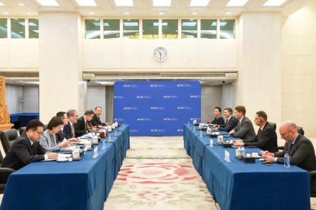 商务部部长王文涛会见奔驰集团董事长 共话中欧汽车产业合作机遇