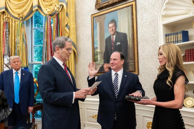 美国海军“突然换帅”有何意味 内部权力斗争显现