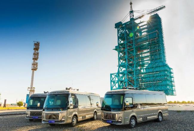 中国一汽自主研发智能机器人惊艳亮相2026北京车展 展现硬核科技实力