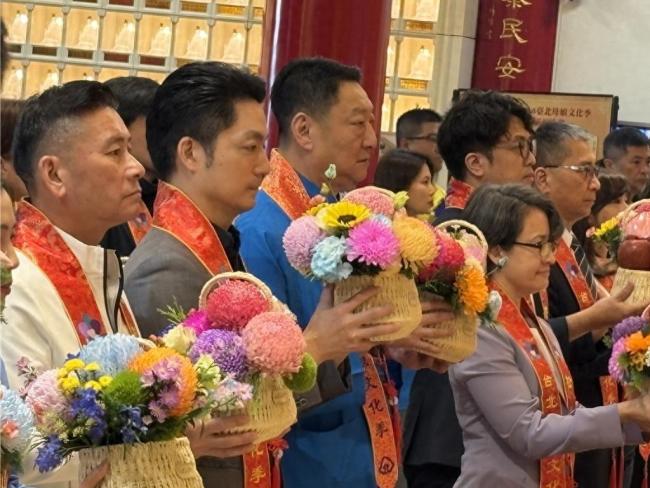 蒋万安与沈伯洋同台互动少 首度同框未多交流