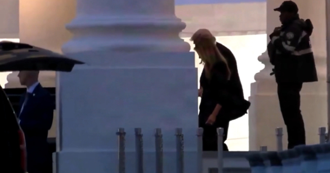 特朗普谈万斯被安保率先带离现场 详述撤离细节