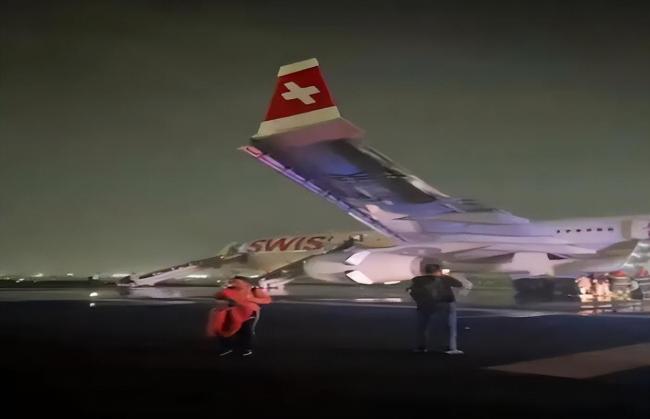 印度一客机起飞时发动机故障