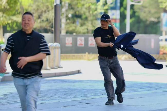 北京发布大风黄色预警，阵风可达8级 今日北风强劲请注意防范