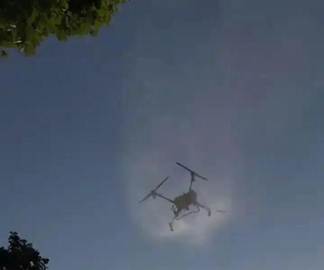 游客遭无人机喷药 景区致歉 监管漏洞已整改