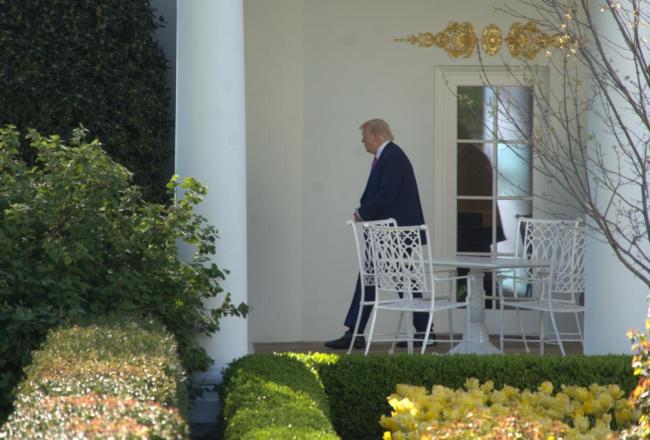 美国共和党：特朗普低迷的支持率恐拖累中期选举选情 策略调整避免焦点