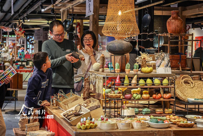 上海:首店经济激活商业街区活力 助力春日消费升温
