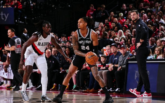 马刺120-108逆转开拓者 大比分2-1领先