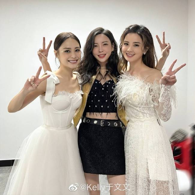 于文文被蔡卓妍结婚吓一跳 追星族本能反应