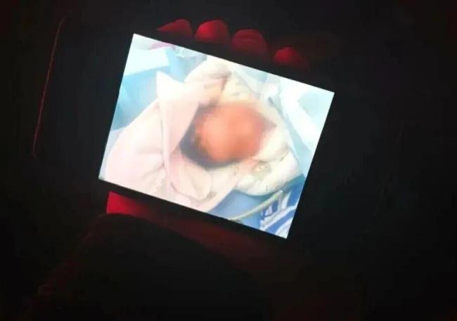 儿子给缉毒警爸爸画画没有画脸 英雄要藏好的