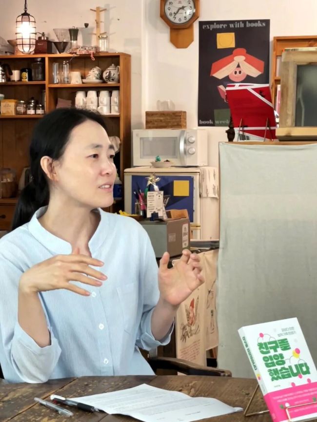 第一批没结婚的韩国中女开始领养闺蜜了 非传统家庭模式引发关注