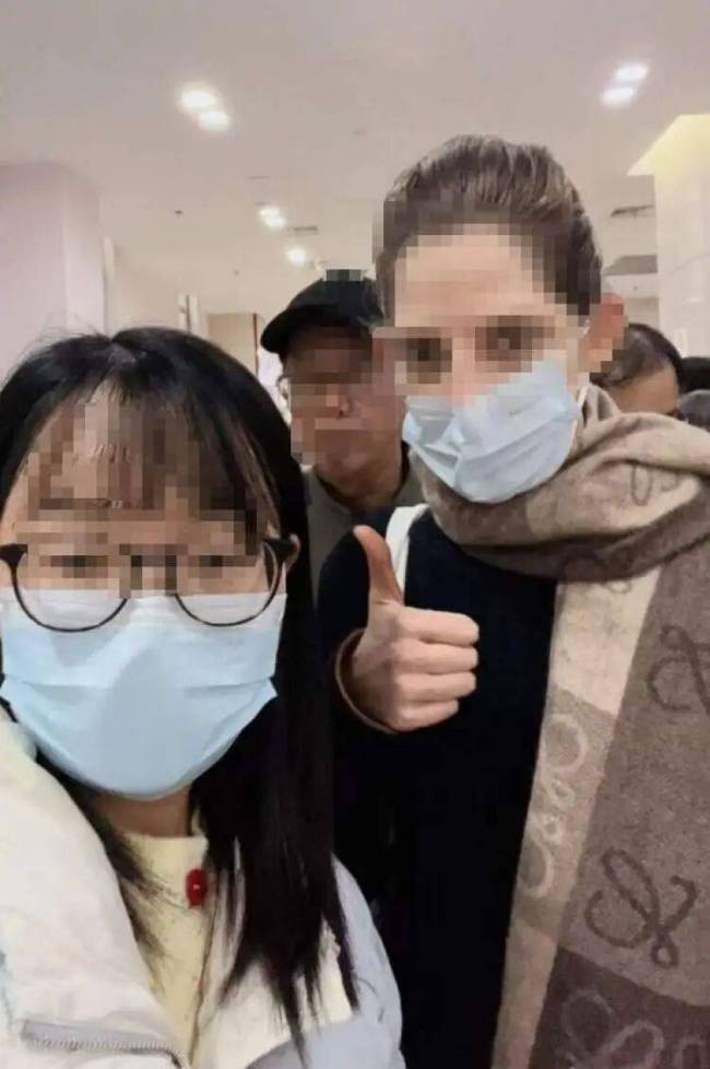 老外来华看病催生涉外陪诊师 新职业火爆背后