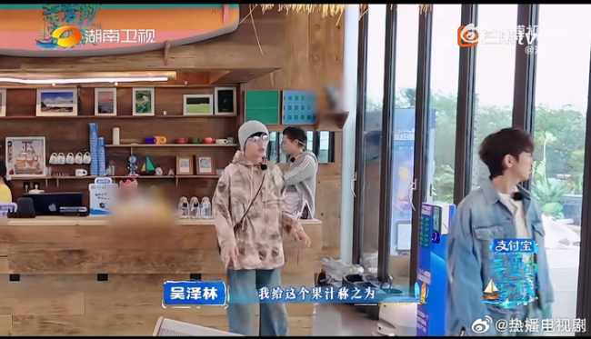 何炅也被秦岚的榨汁呛到了 综艺效果拉满