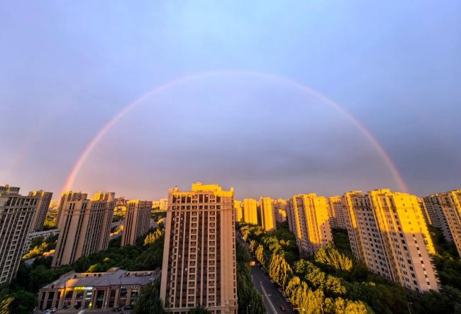 北京雨后现超大双彩虹