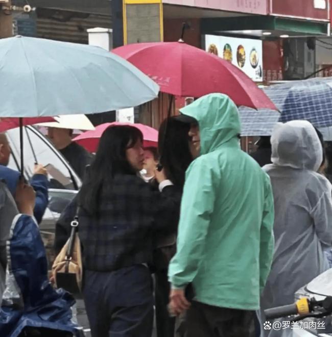 曝撒贝宁一家回武汉过假期 温馨家庭游引关注