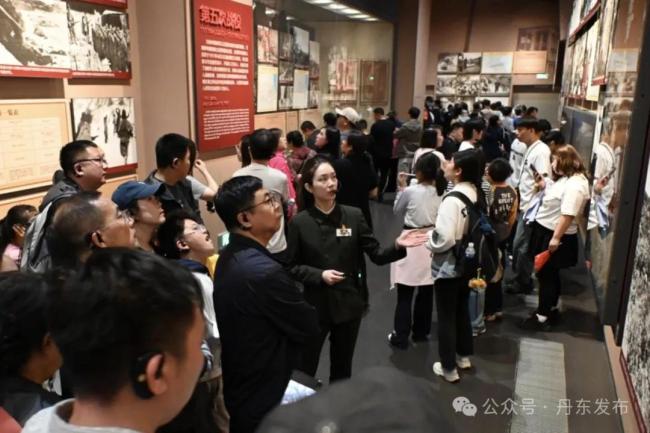 五一丹东抗美援朝纪念馆迎客流高峰 红色之旅引共鸣