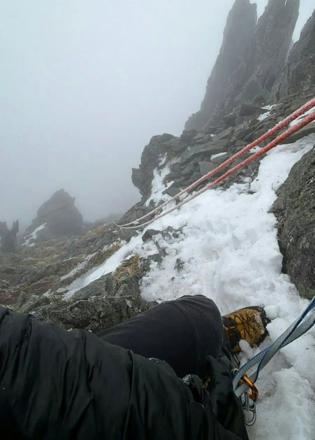 两中国游客日本登山遇险 1人救助困难 恶劣天气阻碍救援