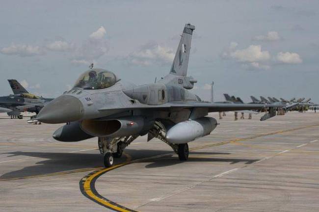 美国与巴基斯坦达成F-16升级合作 引发争议的决定