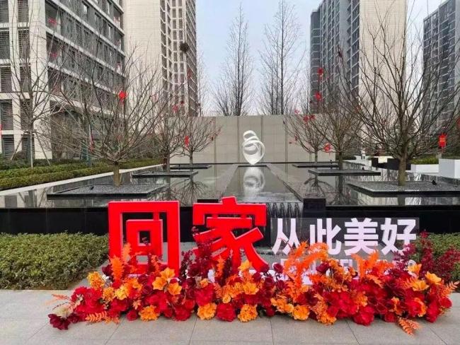多地倡议公职人员带头缴物业费 引发社会争议