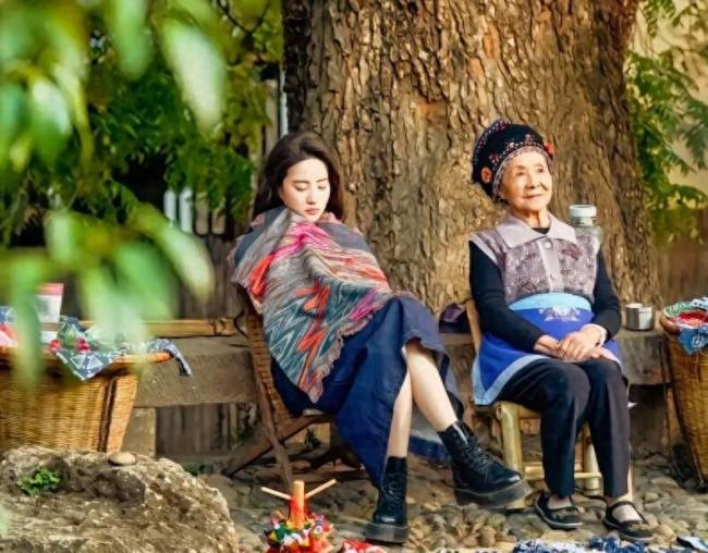 《喀什恋歌》：剧情虽浮 治愈足够 都市逃离与心灵慰藉