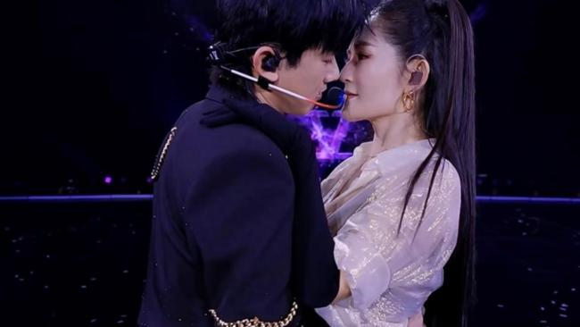 张杰谢娜时隔8年合唱《明天过后》 真夫妻甜蜜再现