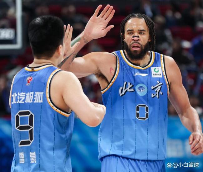 北京16记三分射穿广东总分1-0！曾凡博23分引替补4人上双 京粤大战精彩纷呈