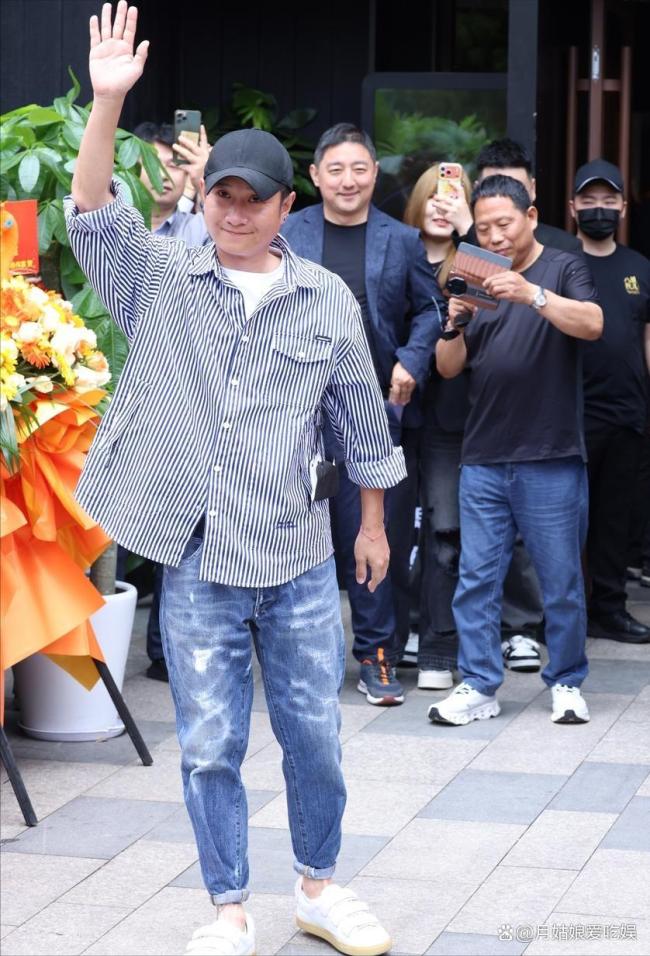 文章面馆正式营业 明星老板亲迎宾客